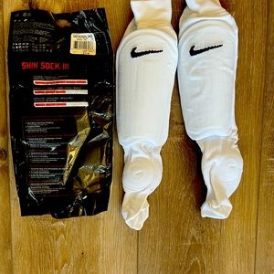 Shinguard sock NEW Shin Guard soccer. Nike. Size = YS